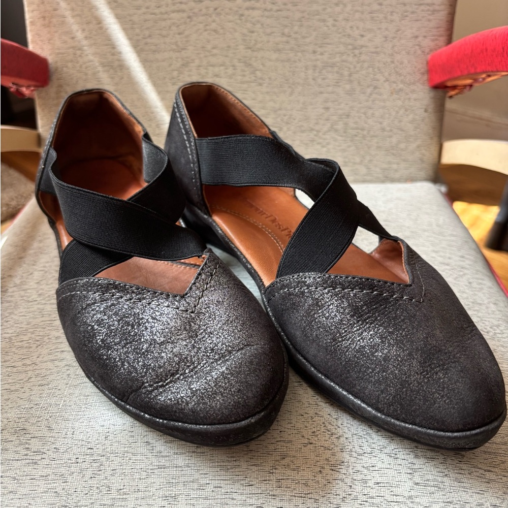 Elegant Black Women's Flats with Cross Straps